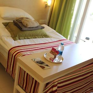Standard Zimmer mit Kingsize-Bett